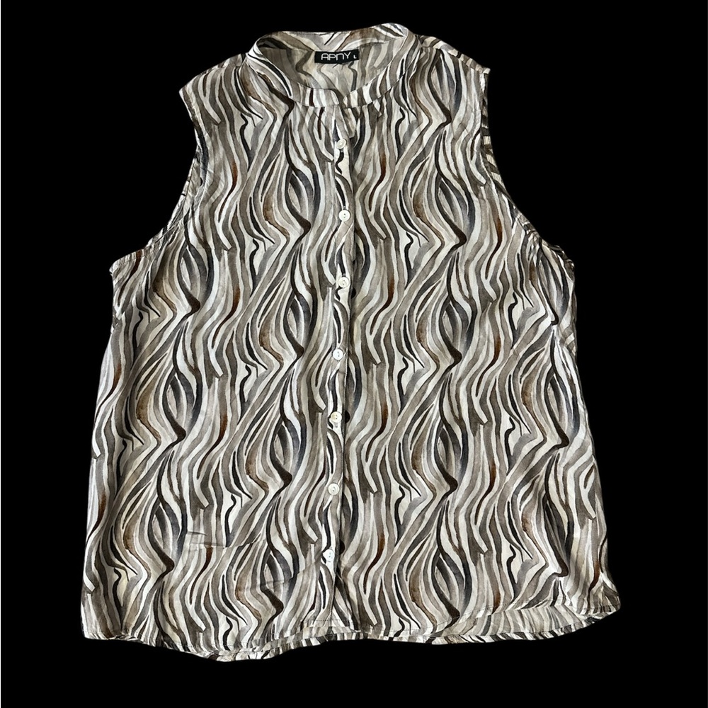 APNY Sleeveless Button-Front Wave Print Top in Neutral Tones. Size Large. 42” B